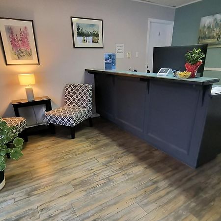 Fireweed Motel スミザーズ エクステリア 写真