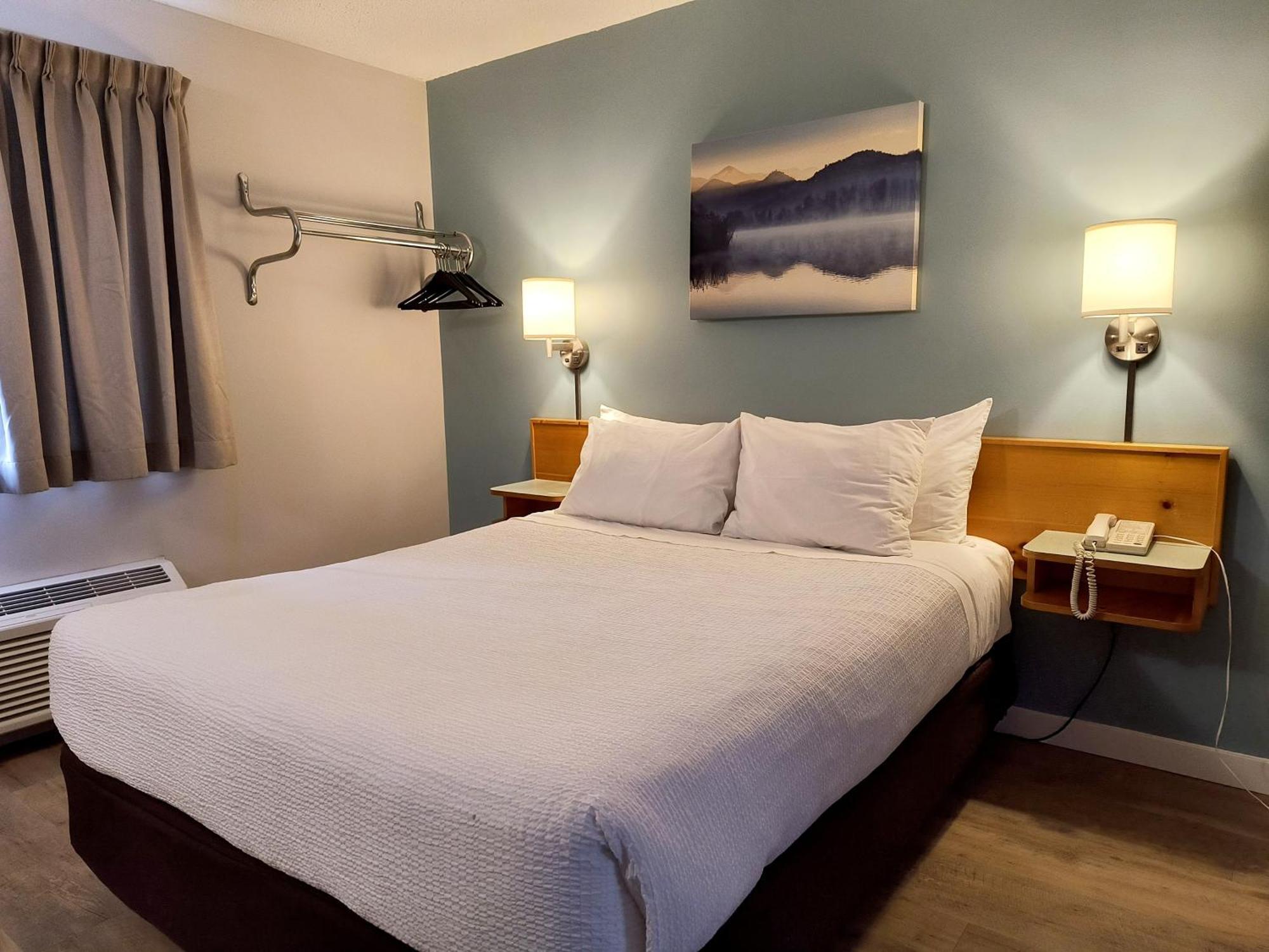 Fireweed Motel スミザーズ エクステリア 写真