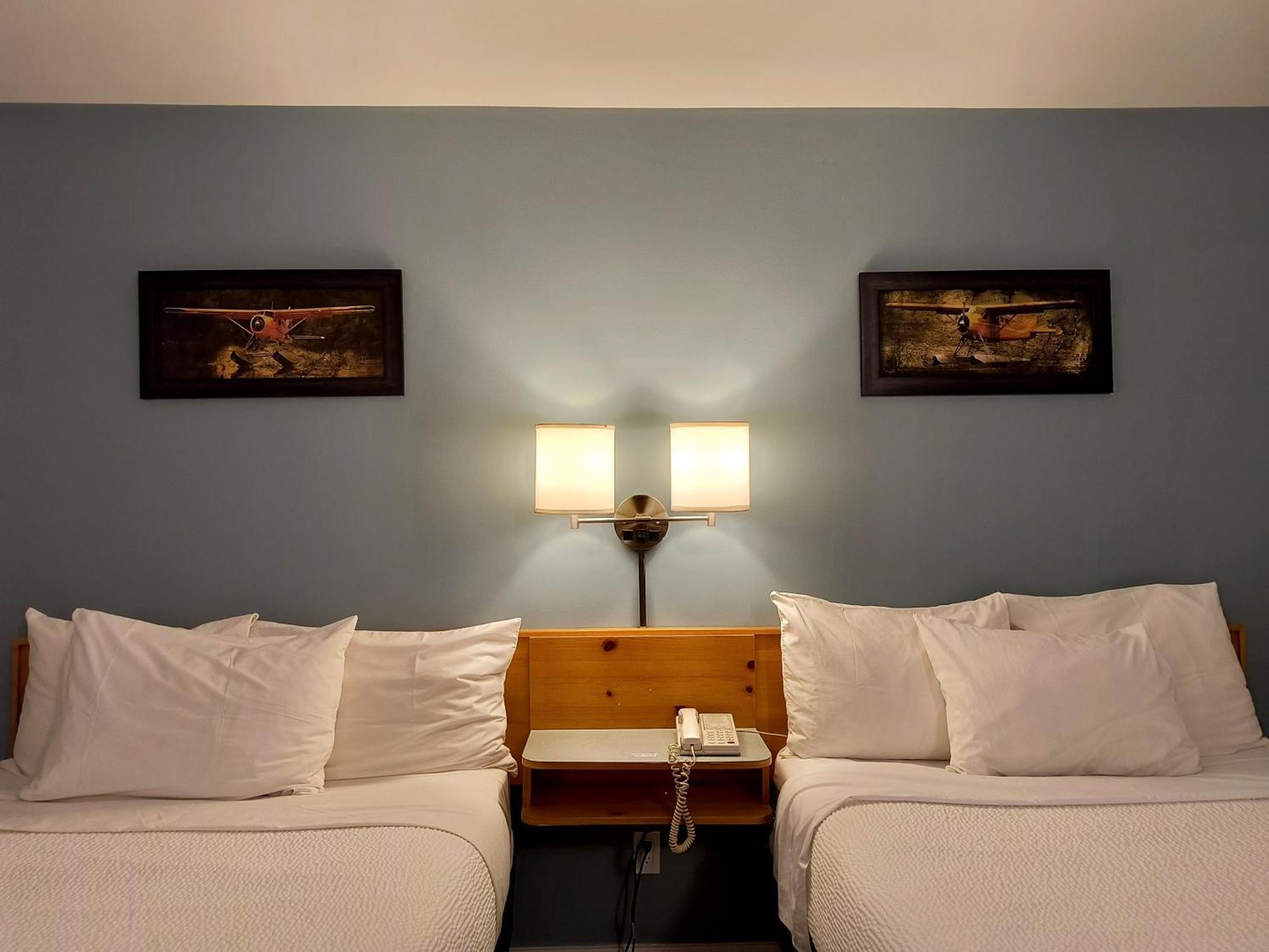 Fireweed Motel スミザーズ エクステリア 写真