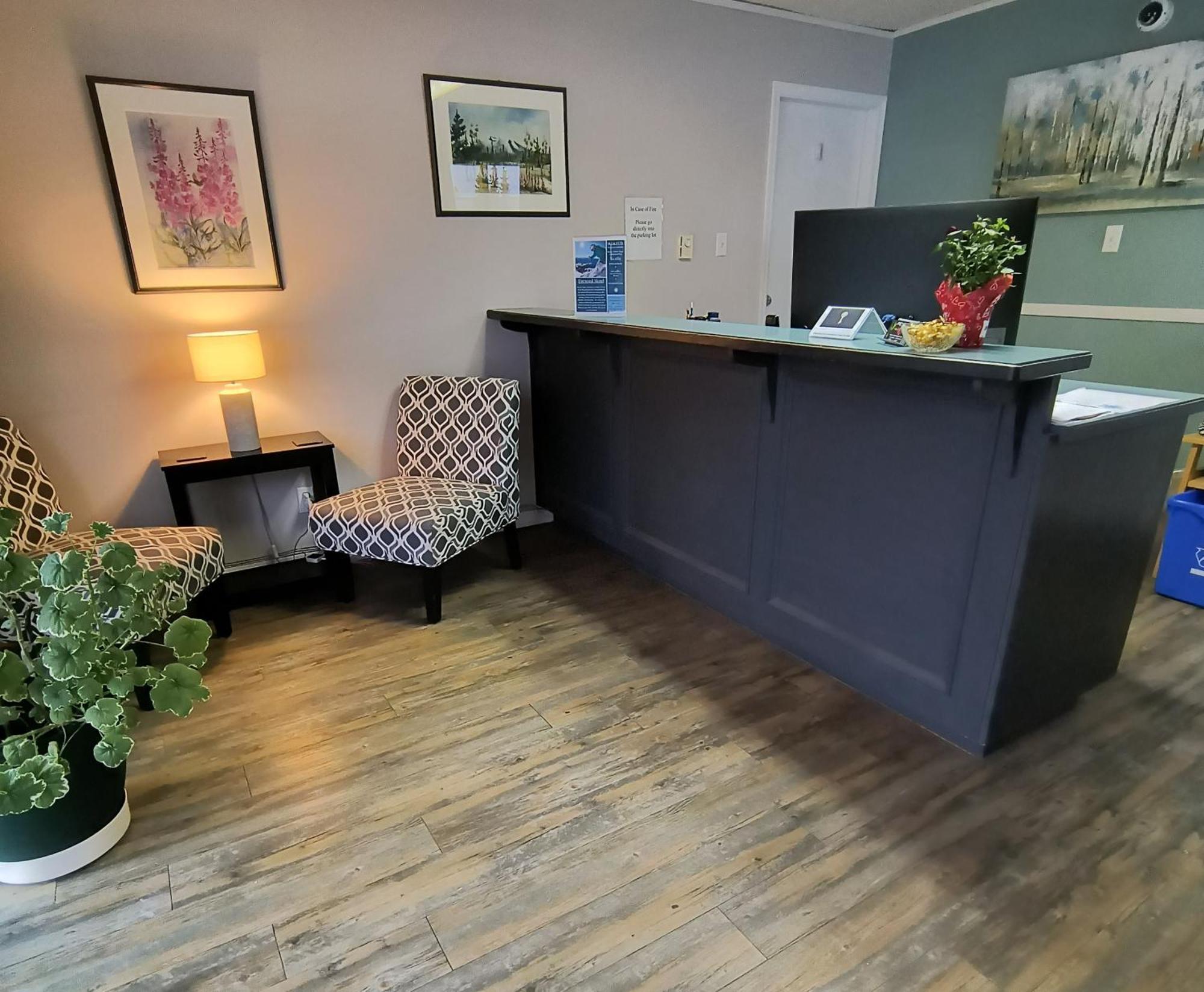 Fireweed Motel スミザーズ エクステリア 写真