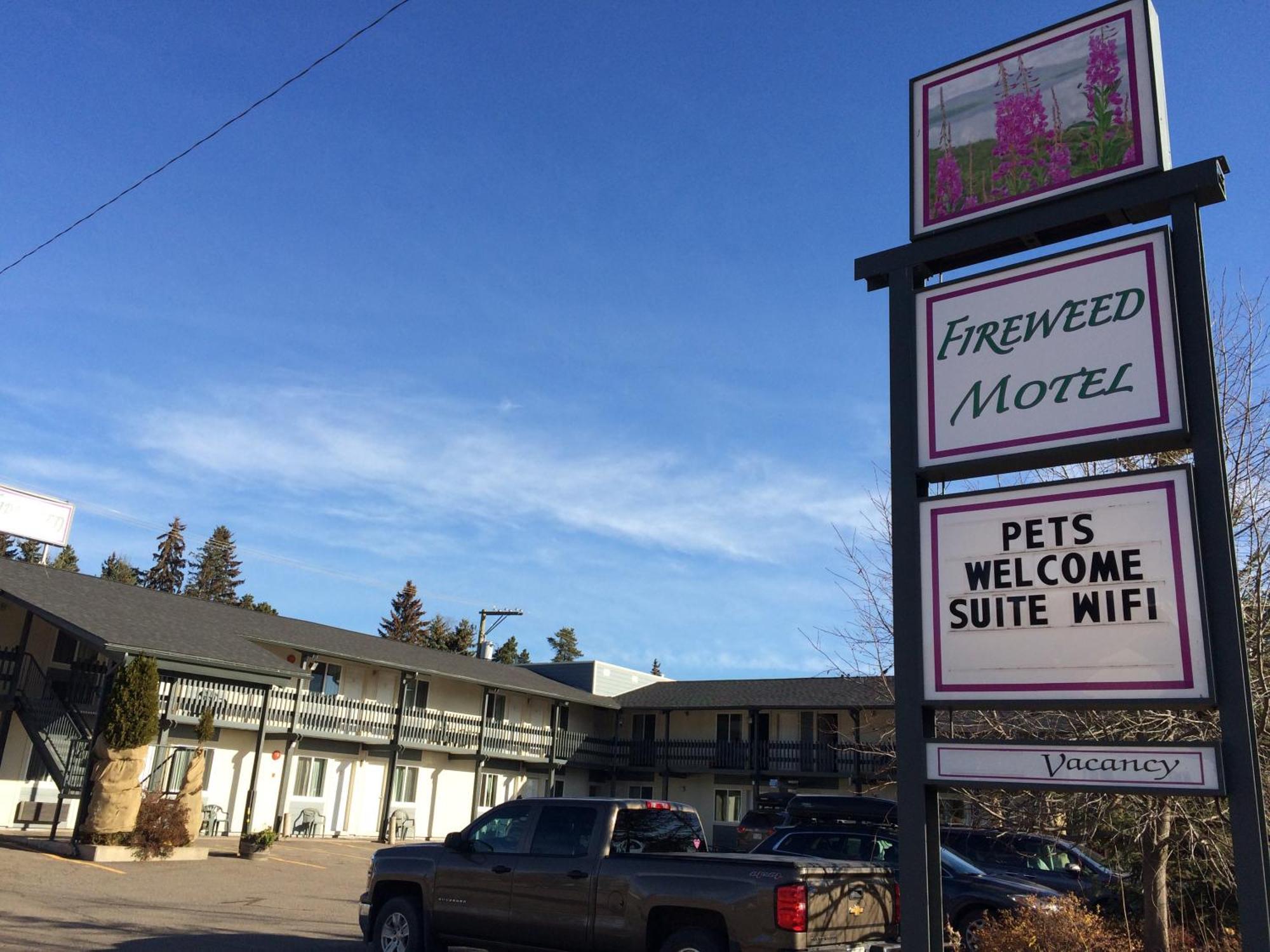Fireweed Motel スミザーズ エクステリア 写真