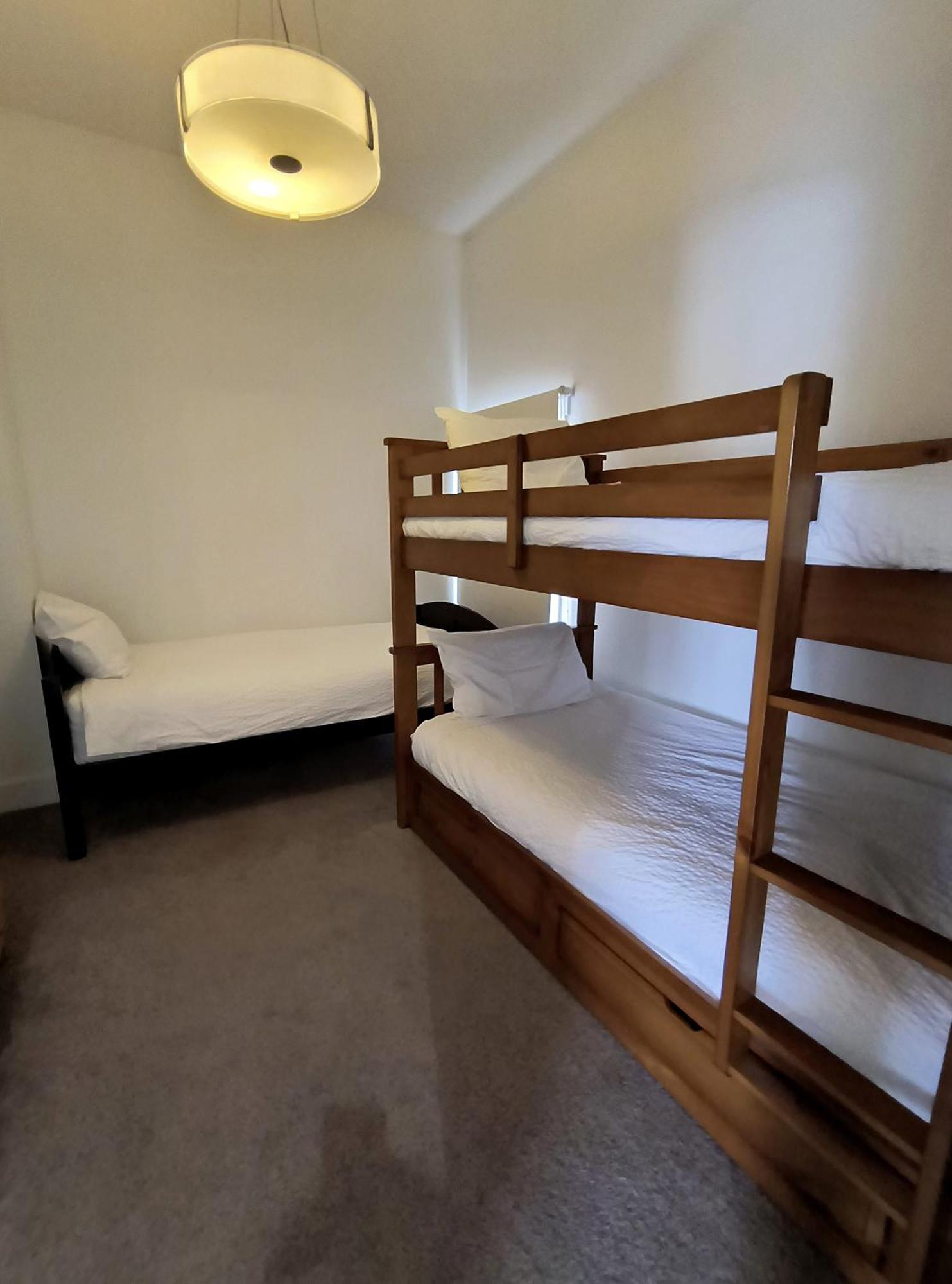 Fireweed Motel スミザーズ エクステリア 写真